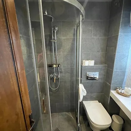 Petar Aparts Apartment *